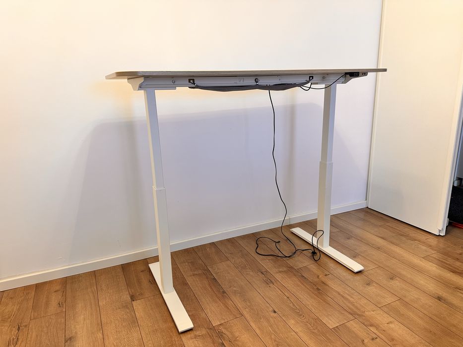 Vand masa birou actionat electric Ikea Rodulf cu blat 1400x600
