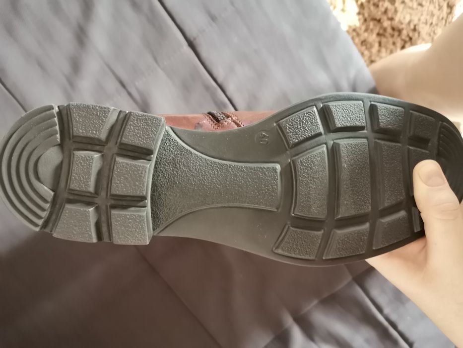 Vând cizme, sunt doar probate