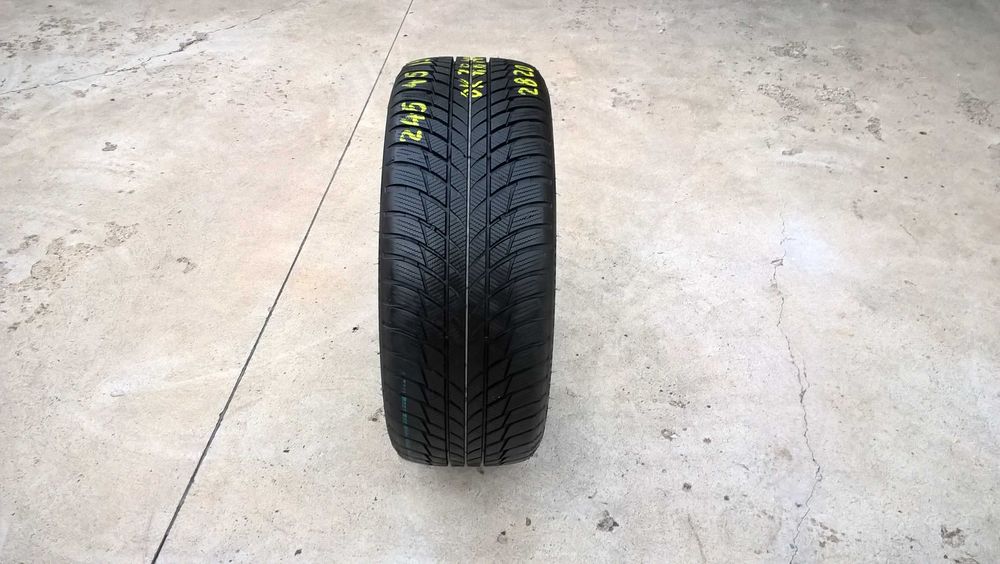 O anvelopa de iarna 245 45 19 bridgestone blizzak LM 001 run flat