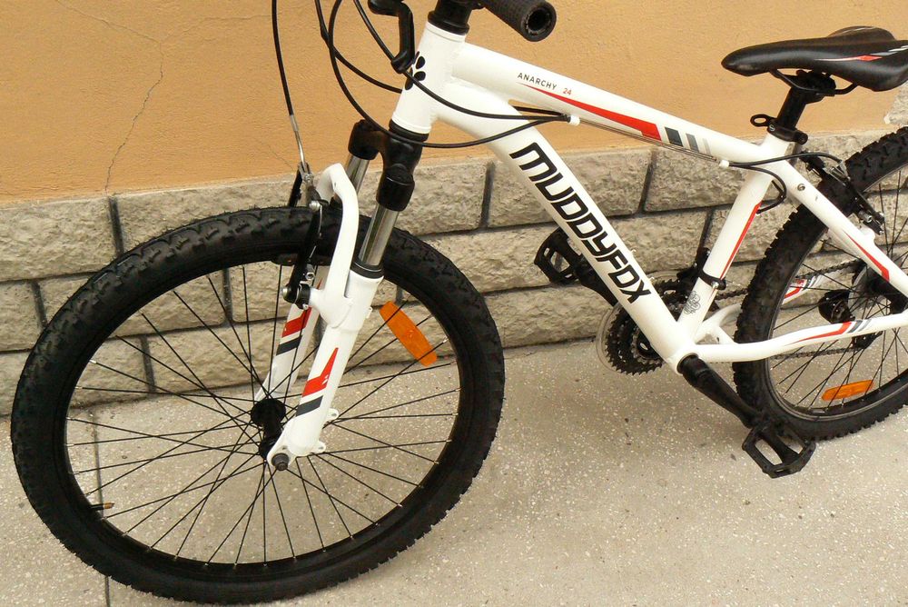 Bicicleta mountain bike de copii Muddyfox 24