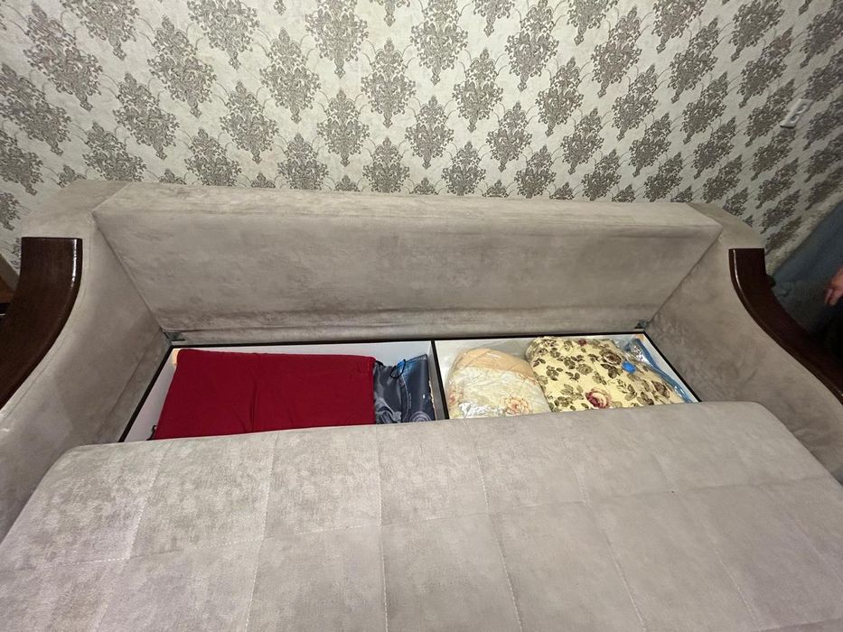 Продам диван в гостиную