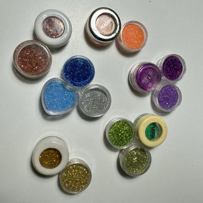 Сух брокат - различни цветове/ цената е за 15 бр.