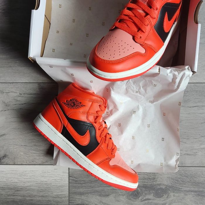 Air Jordan 1 Mid 'Crimson Bliss'
