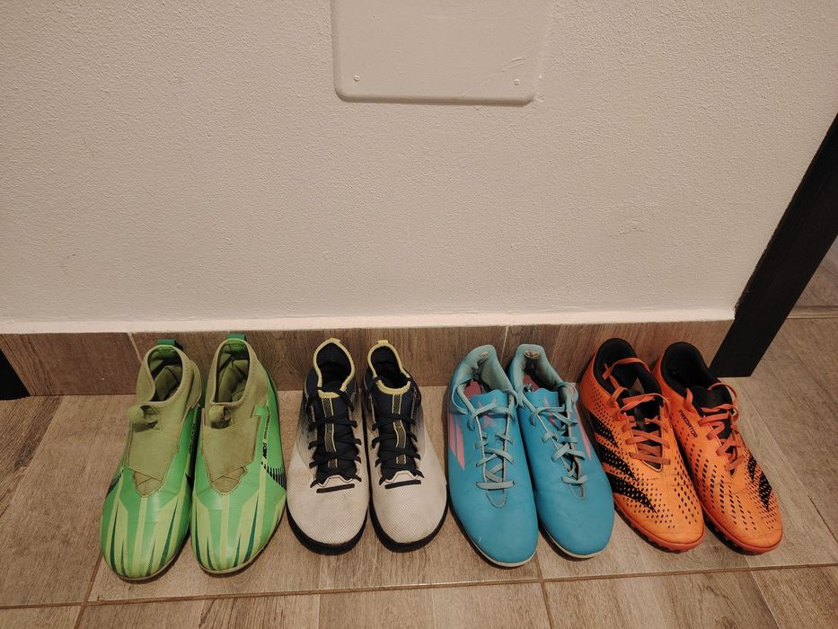 Ghete de fotbal, crampoane și sintetic