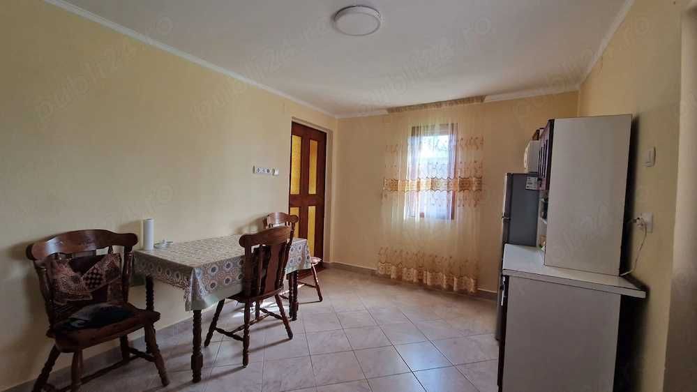 Casa cu teren de 2400 mp