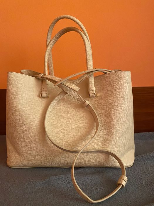 Голяма дамска чанта Tommy Hilfiger TH Emblem Satchel