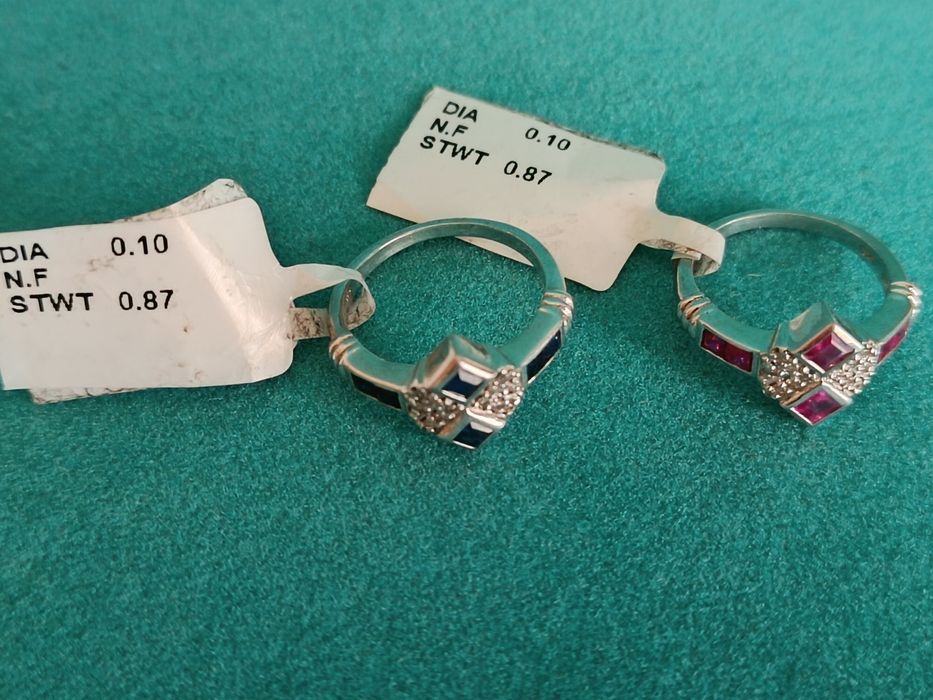 продам кольцо сапфиры или рубины.   И с бриллиантами! D 0,1ct.сертифик