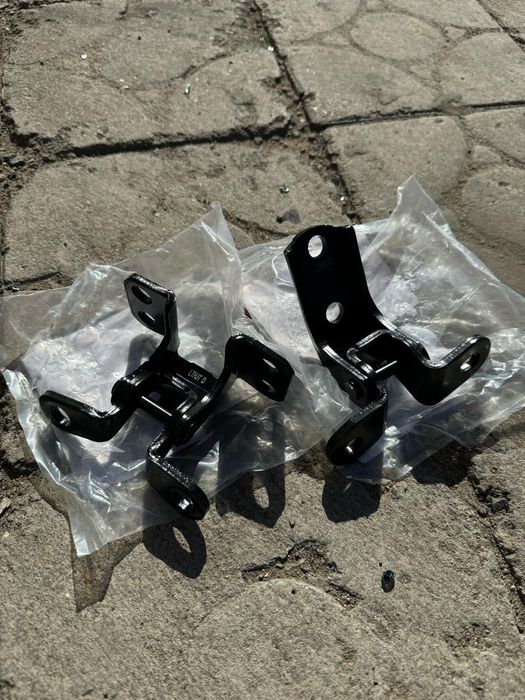 Молдинг лобового стекла уголок капота Toyota Prado 120/gx470