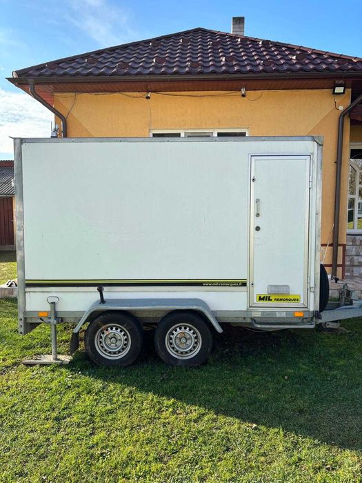 Remorca 3m Lungime.   1,5m Latime.   1.8m Inaltime