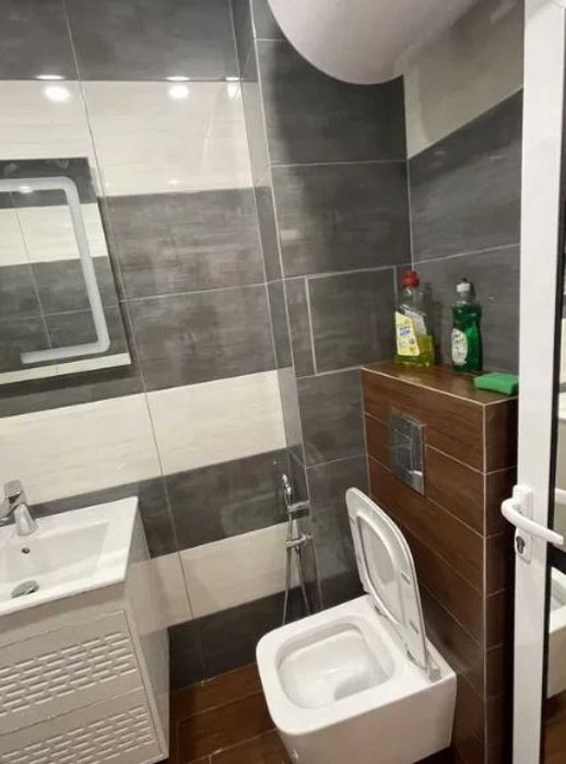 Дава се под наем Тристаен апартамент в Пловдив, Остромила - 70 кв.м за 385 € - Снимка #9