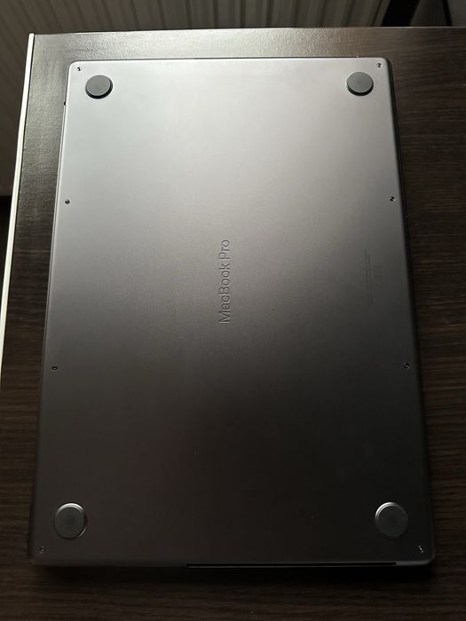 MacBook Pro 16" M3 Pro – 18GB RAM, 512GB SSD (65 cicluri de incarcare)