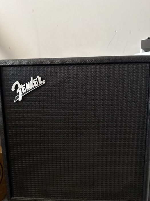 Комбоуселитель fender