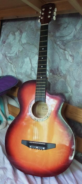 Продам гитару новая + чехол