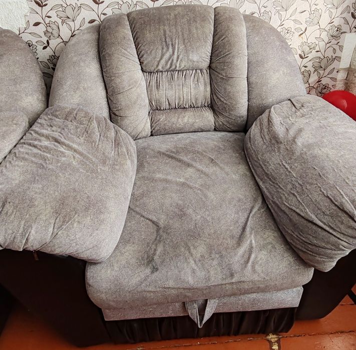 Срочно продам диван