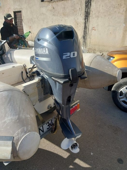 Vand motoare barca Honda Mercury Yamaha de 15 si de 20 cai în 4timpi