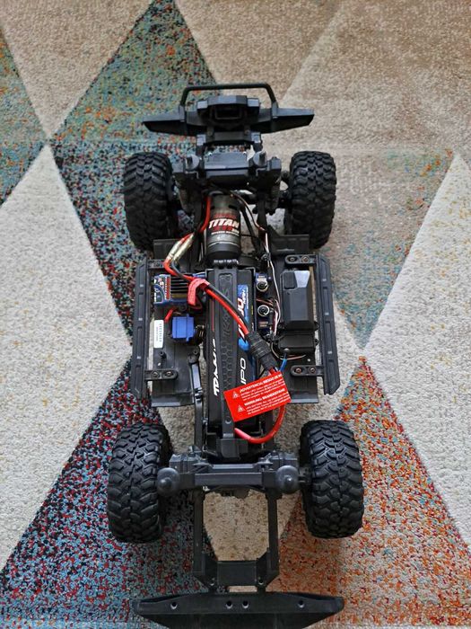 RC модел Traxxas trx 4 Defender 1/10