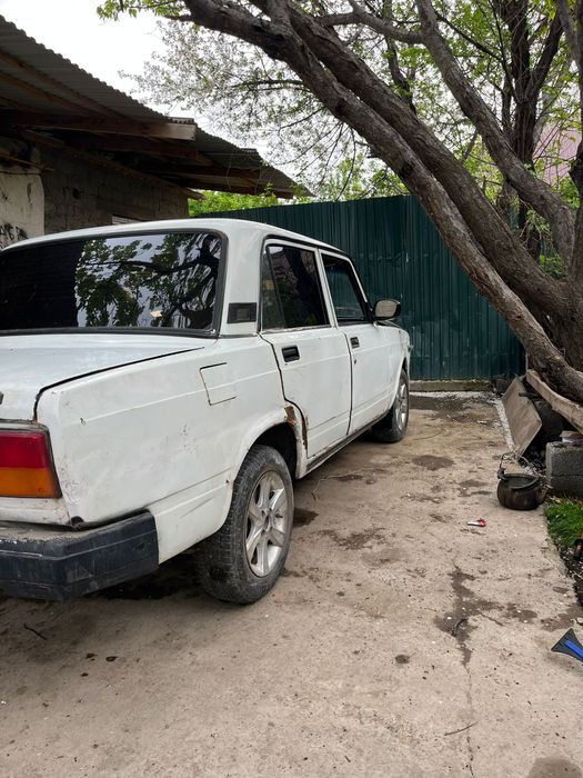 Жигули ваз 2107  на ходу