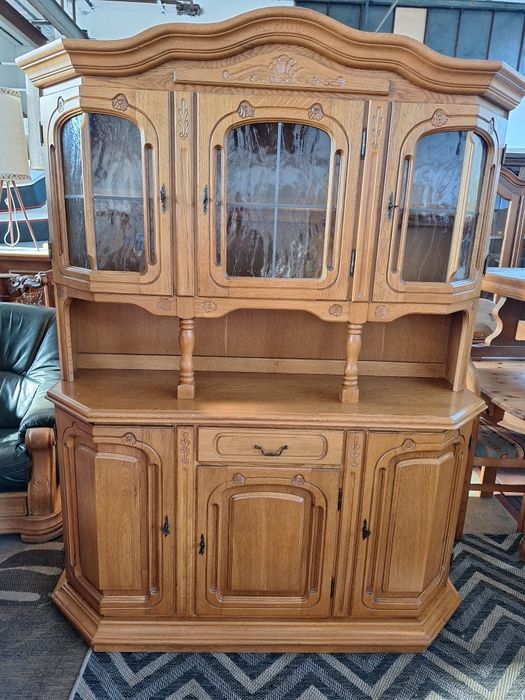 Витрина естествено дърво