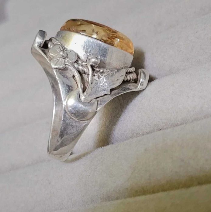 Inel vintage din argint cu chihlimbar natural