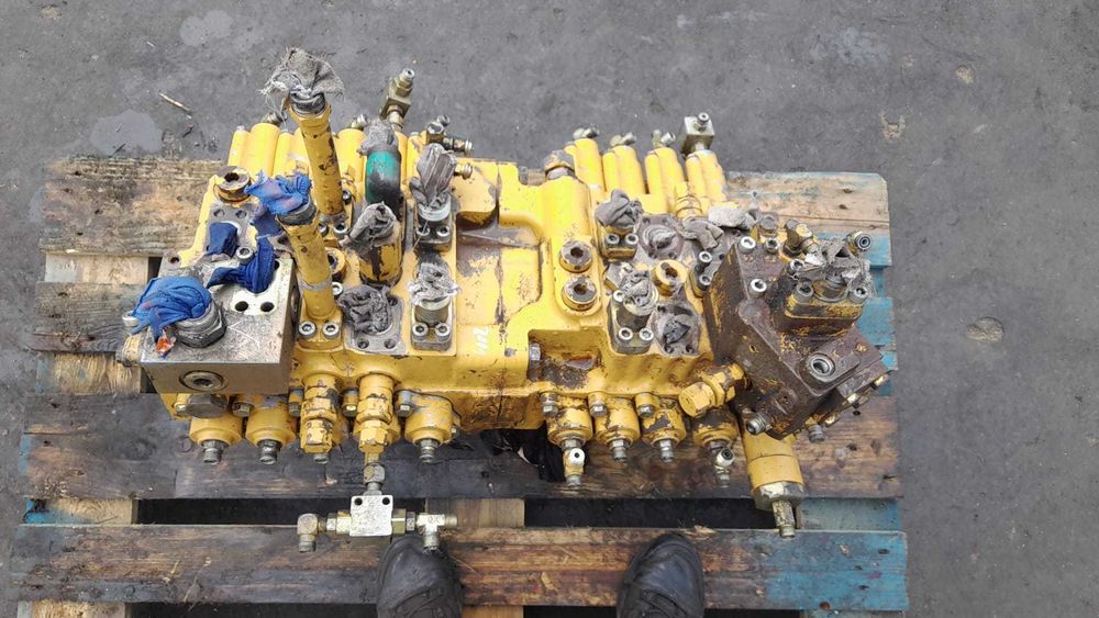 Distribuitor hidraulic excavator Caterpillar 325 , 121-1416