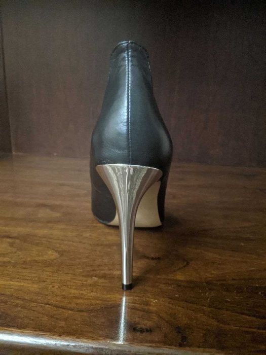 продам перчаточной мягкой кожи фирменные туфли бренда ALDO