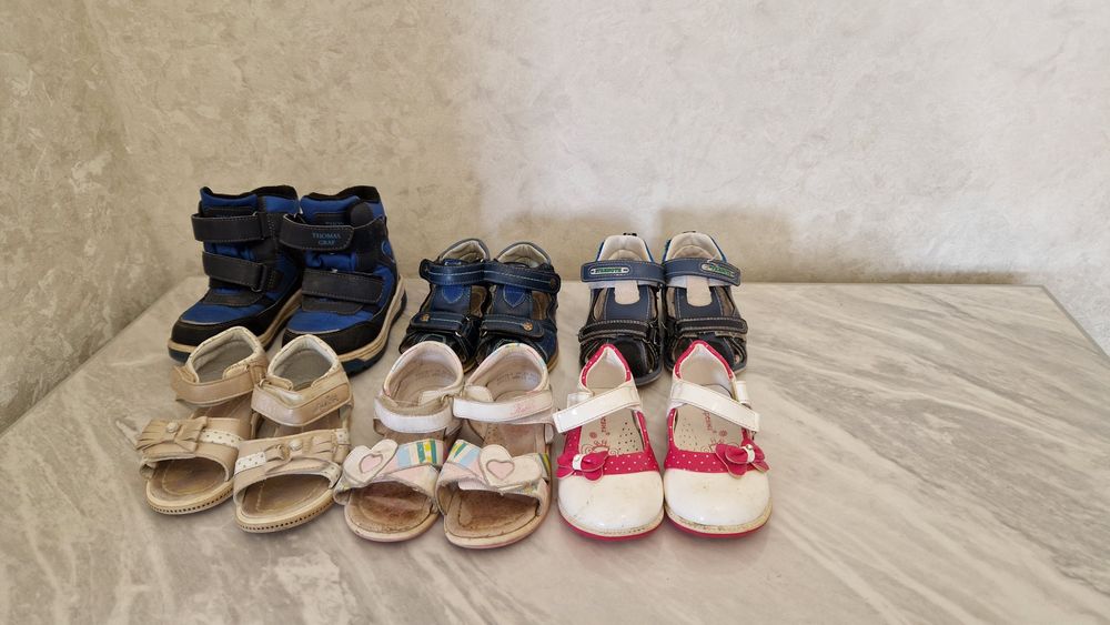 Продам детскую обувь
