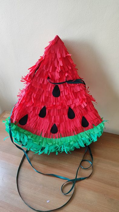 Пинята е забавна игра.