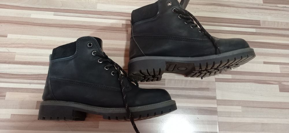 Дамски обувки и боти тип кубинка 37