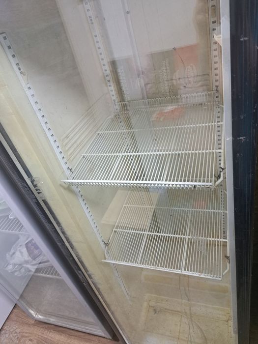 Продам холодильник витринный