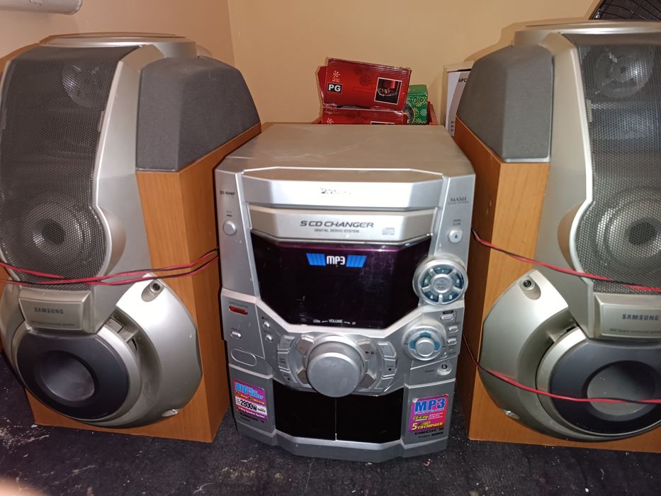 Muzikalniy sentr holati yaxshi 2800 watt pmpo