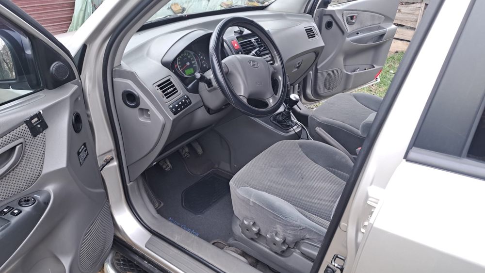 Vând Hyundat Tucson. Primul proprietar.