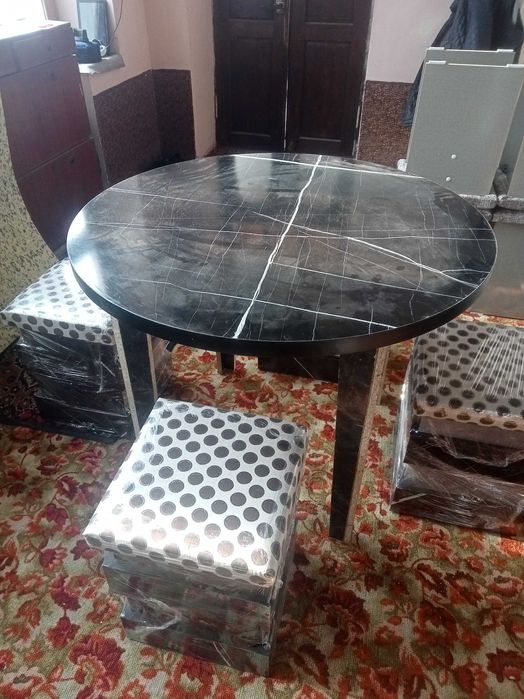 Стол и табуретка набор