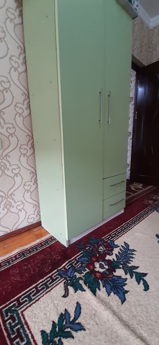 Shkaf srochna sotiladi