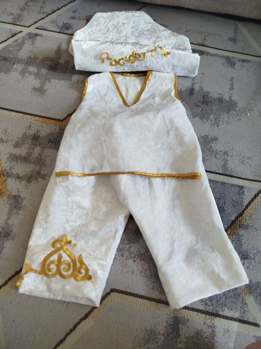 Продам костюмы детские