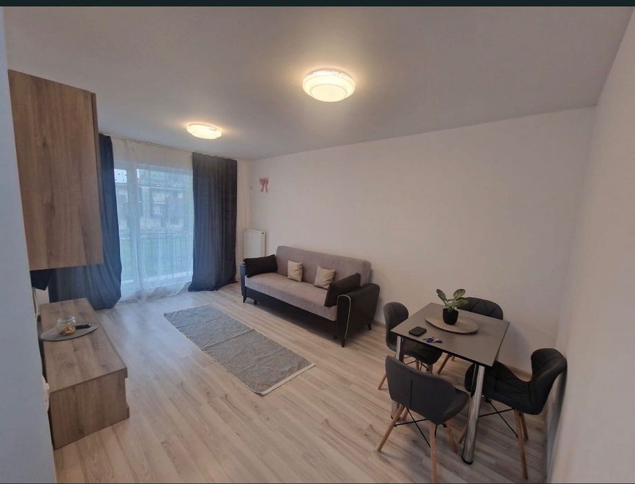 Închiriez apartament
