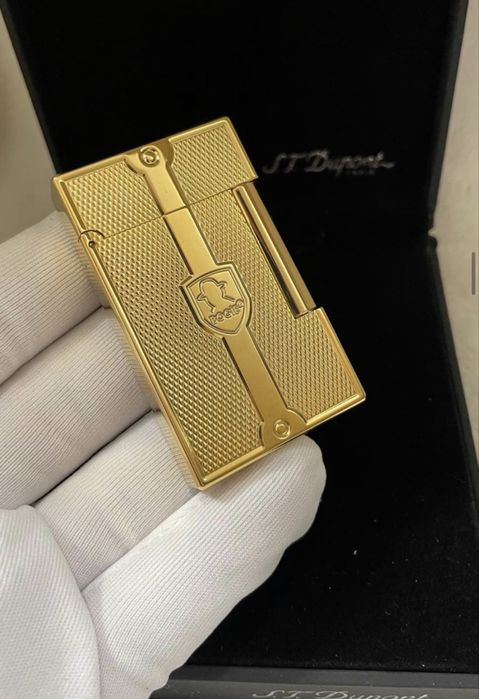 запалка от стомана със златист цвят