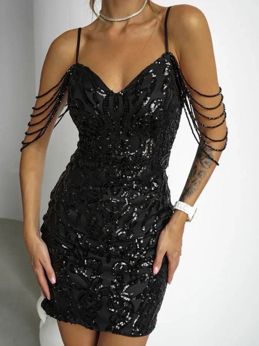 Rochie neagra de lux scurta cu paiete si accesorii umar