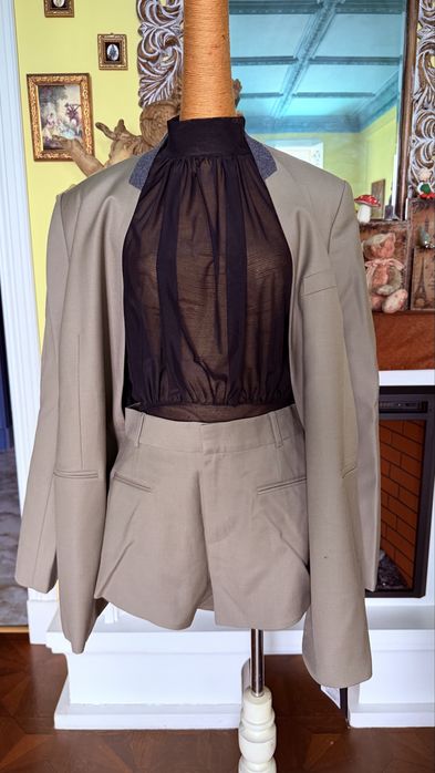 Продам новый костюм