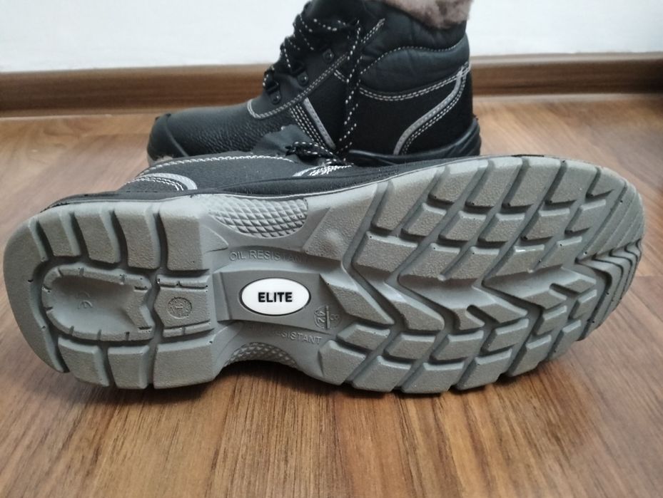 Новые safety рабочие зимние ботинки.