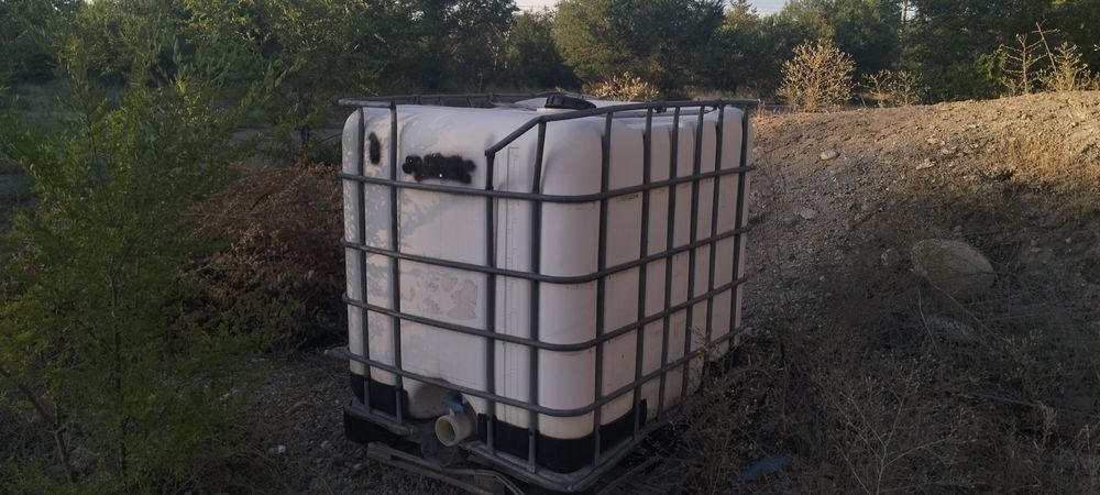 Продамёмкость 1000литров