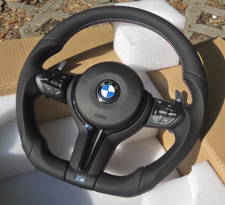 М спорт тунинг волан за БМВ Е90 Е91 Е92 Е70 Е72 Е81 Е87 BMW E90 91 92 E70 E72 E82 E87 Е84 M трицветен шев кожен волан бутони пера