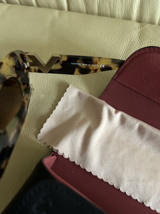 Очки солнцезащитные “Valentino”