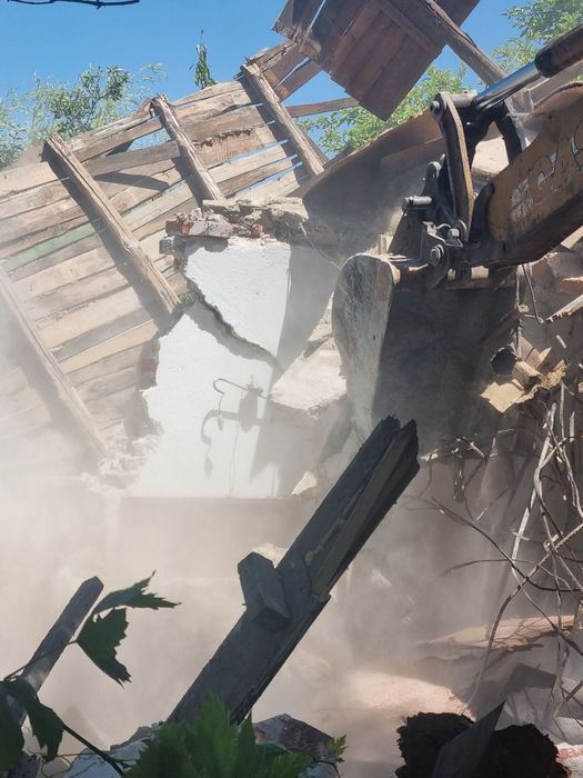 Събаряне на стари згради