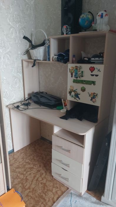 Продам стол компьютерный.  Ученический