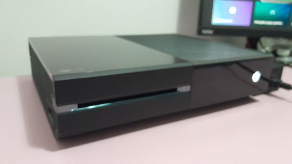 Xbox One model 1540 funcțional