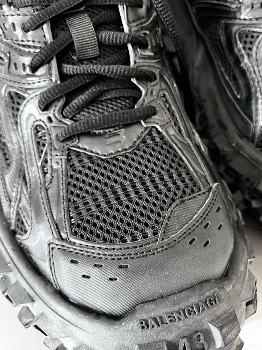 Balenciaga defender