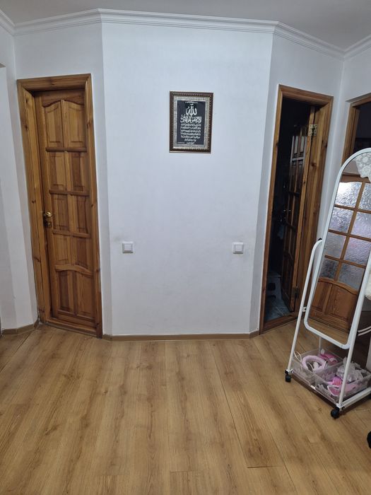 Комнату для двух девушек