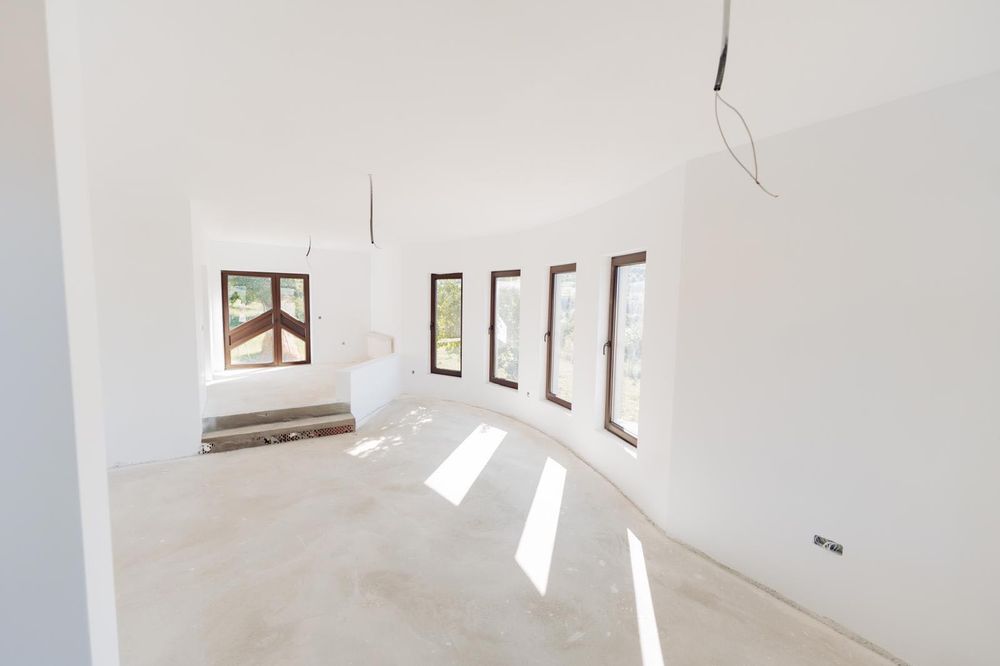 Casa de vânzare în comuna Maieru , teren 17ari