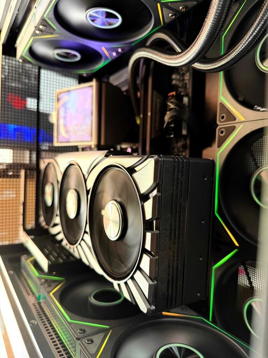 PC Ryzen 9 9950X3D /RTX 5080/32GB, SSD 2TB/ RATE-Garantie 3 ani, TVA!
