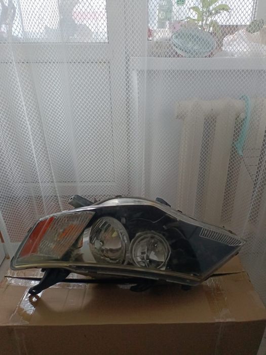 Фары Mitsubishi Outlander 2007 год